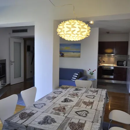 Alessia Apartments-top Location And Garage Parking
