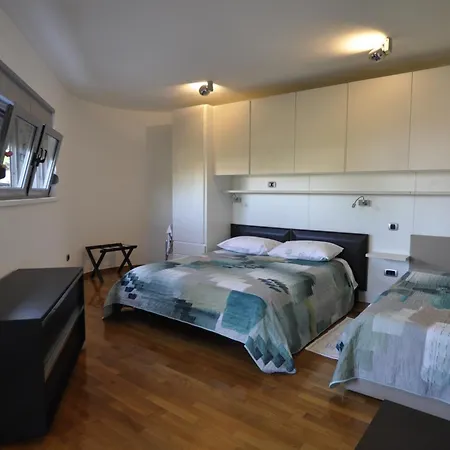 Apartment Alessia Apartments-top Location And Garage Parking