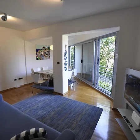 Alessia Apartments-top Location And Garage Parking Apartment *