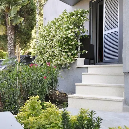 Alessia Apartments-top Location And Garage Parking Apartment *