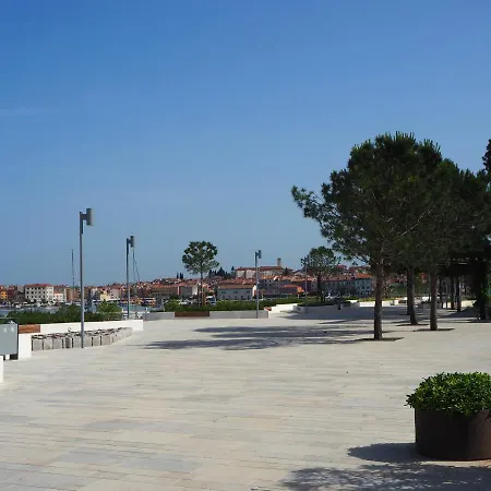 Alessia Apartments-top Location And Garage Parking Apartment *