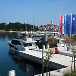 Alessia Apartments-top Location And Garage Parking רוביני