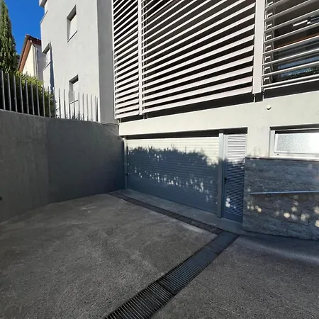 Alessia Apartments-top Location And Garage Parking 公寓 罗维尼
