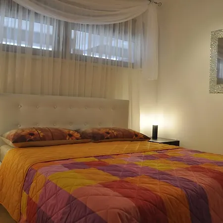 Alessia Apartments-top Location And Garage Parking דירה